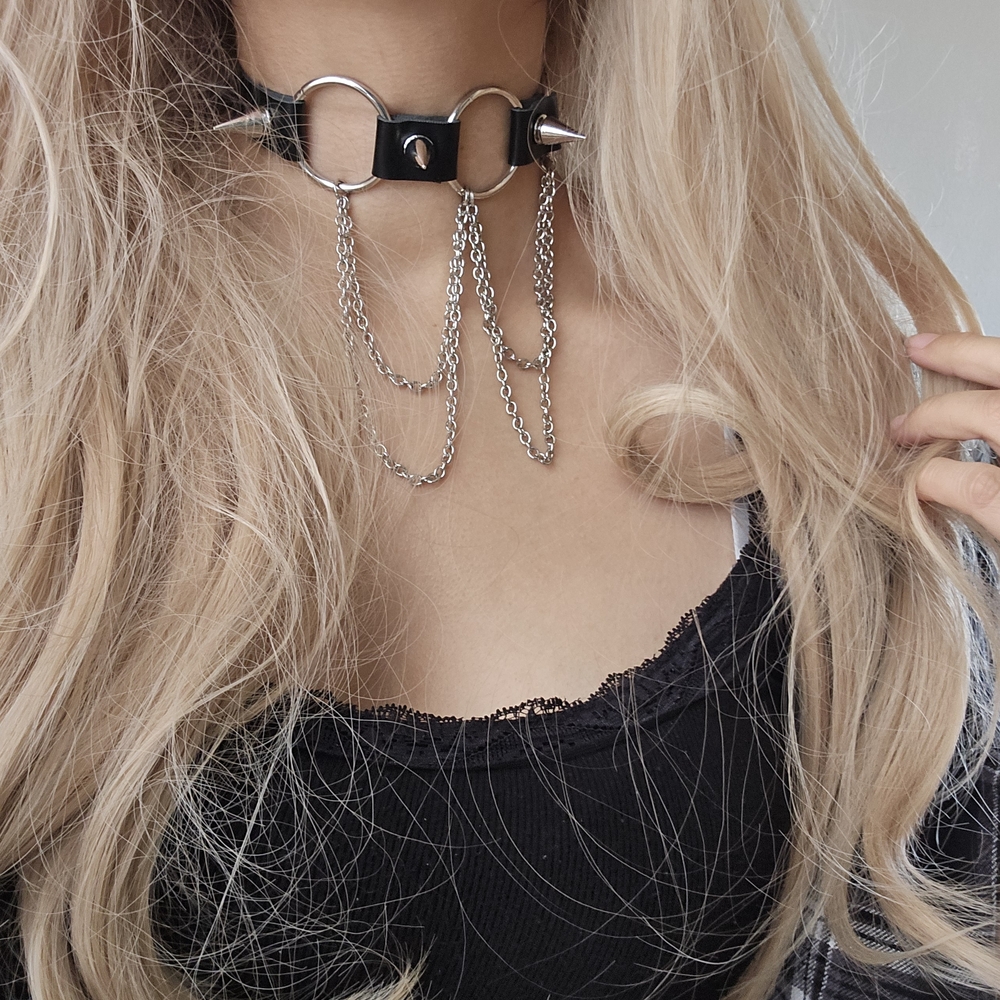 Hot Topic Black and Silver Chain Choker Necklace